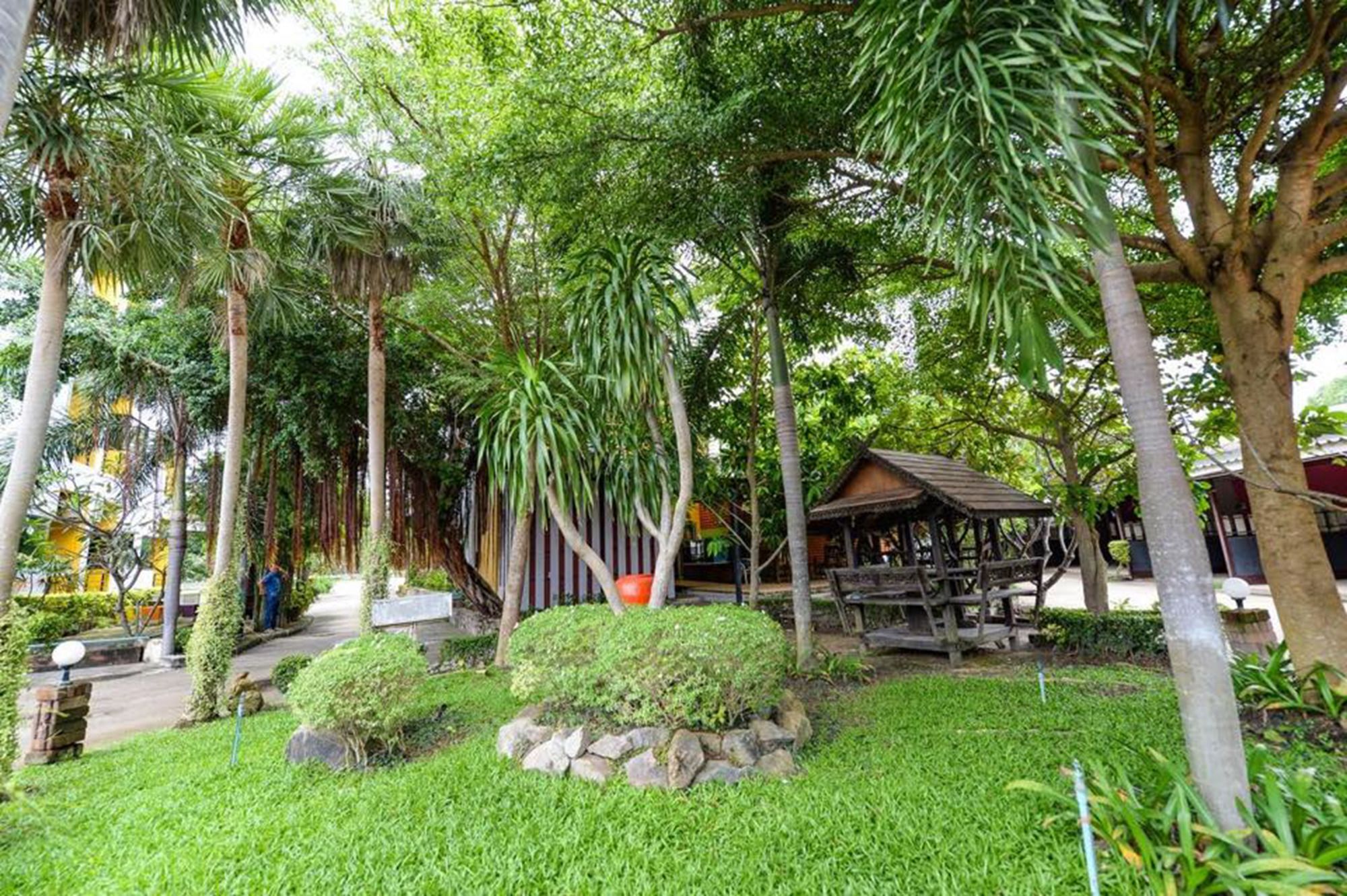 Paradise Resort Ban Nong Pla Lai Exteriör bild